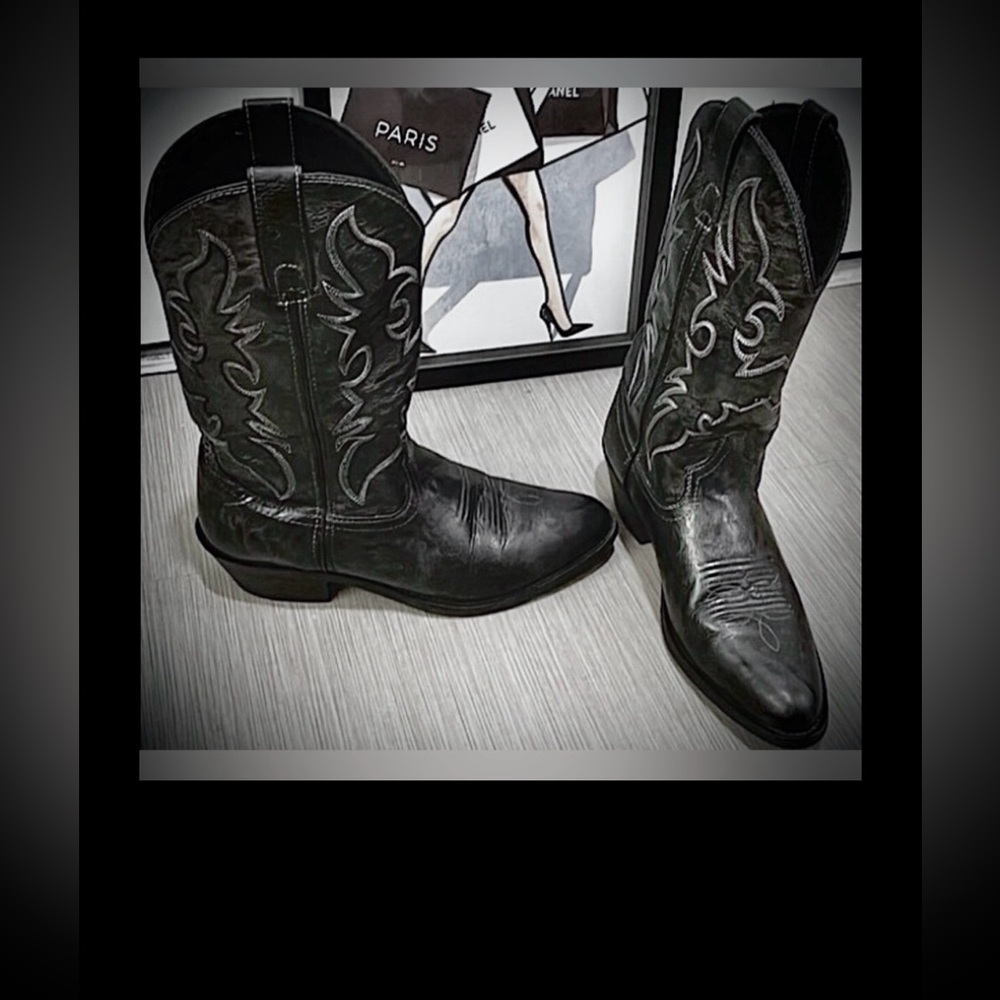 Dingo Faux Leather western cowboy boots in black color Size 9.5 D